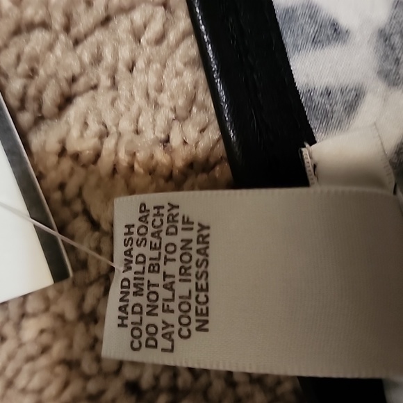 Cache surplice top NWT - Picture 5 of 7